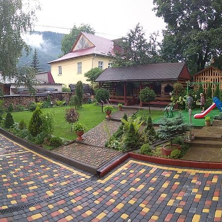 Guest House Shafran Yaremche Bagian luar foto