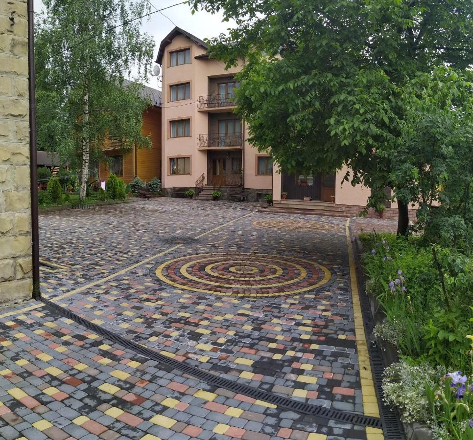 Guest House Shafran Yaremche Bagian luar foto