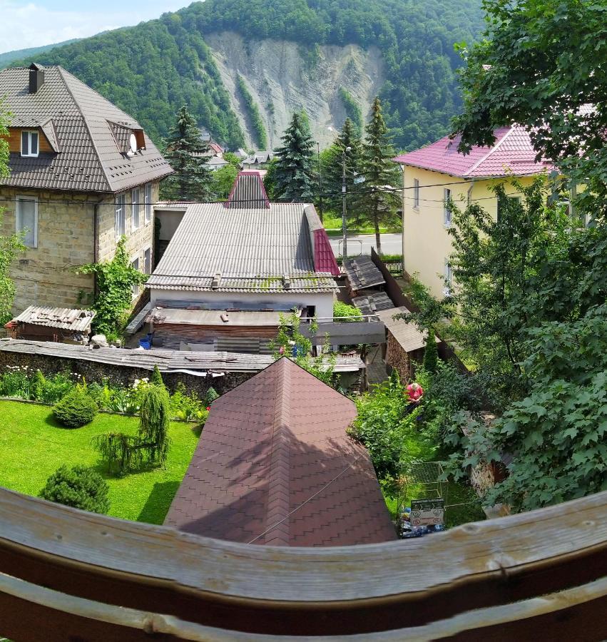 Guest House Shafran Yaremche Bagian luar foto