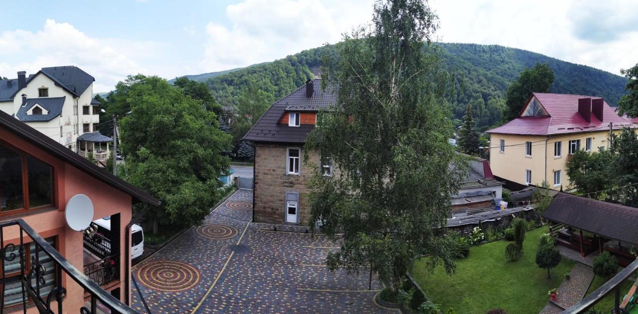 Guest House Shafran Yaremche Bagian luar foto