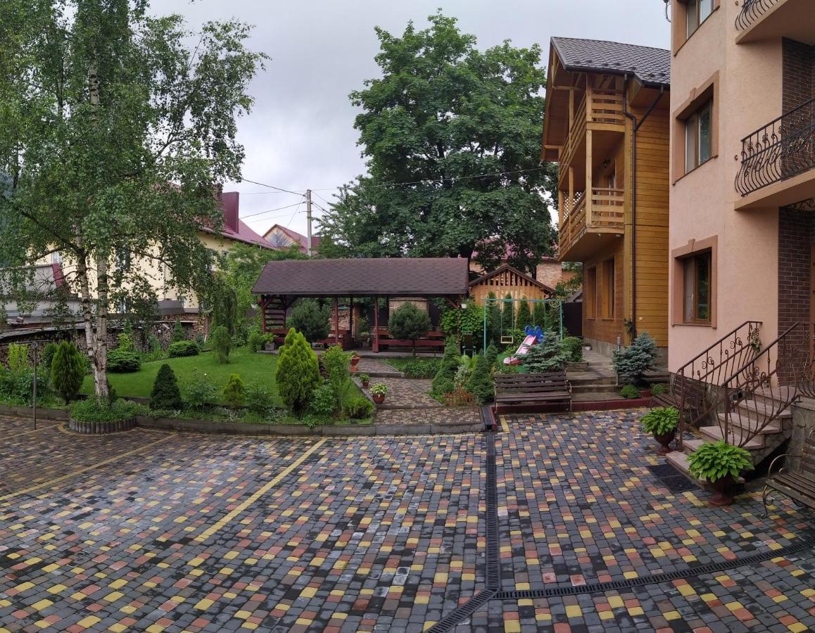 Guest House Shafran Yaremche Bagian luar foto