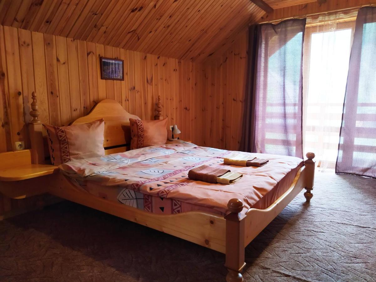 Guest House Shafran Yaremche Bagian luar foto