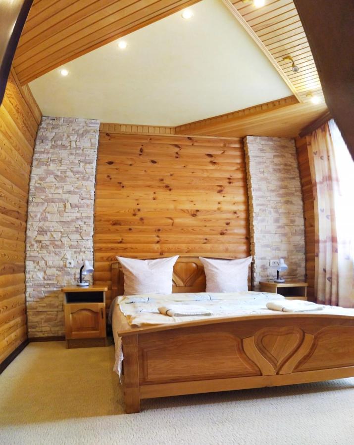 Guest House Shafran Yaremche Bagian luar foto